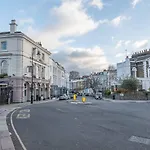 Bright Family Home In Primrose Hill
